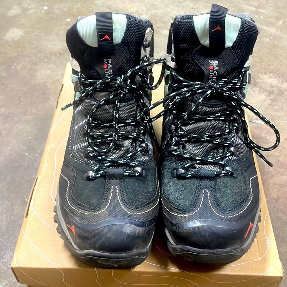 Pacific Mountain Ascend Mid women’s hiking boot